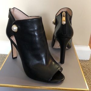 Louise et Cie Lo-Illisa black leather bootie 8.5